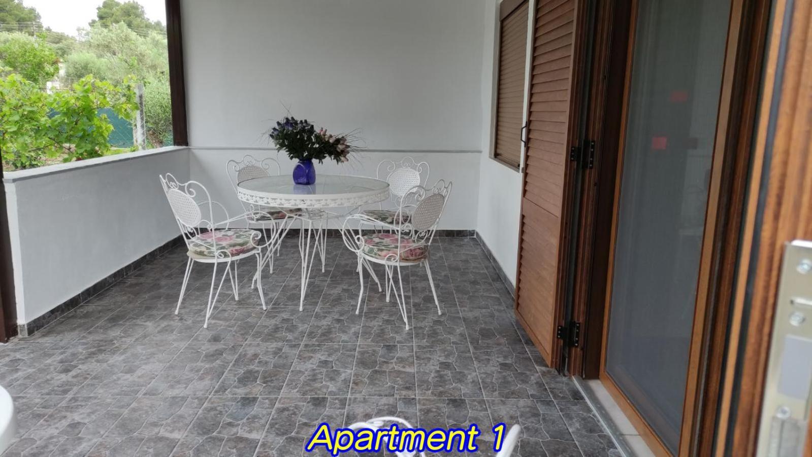 Keti'S Apartments Néa Moudaniá Eksteriør bilde